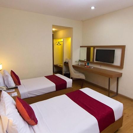 Hotel Montana Malang Exterior photo