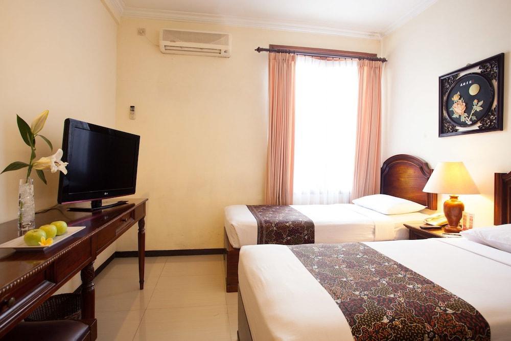 Hotel Montana Malang Exterior photo