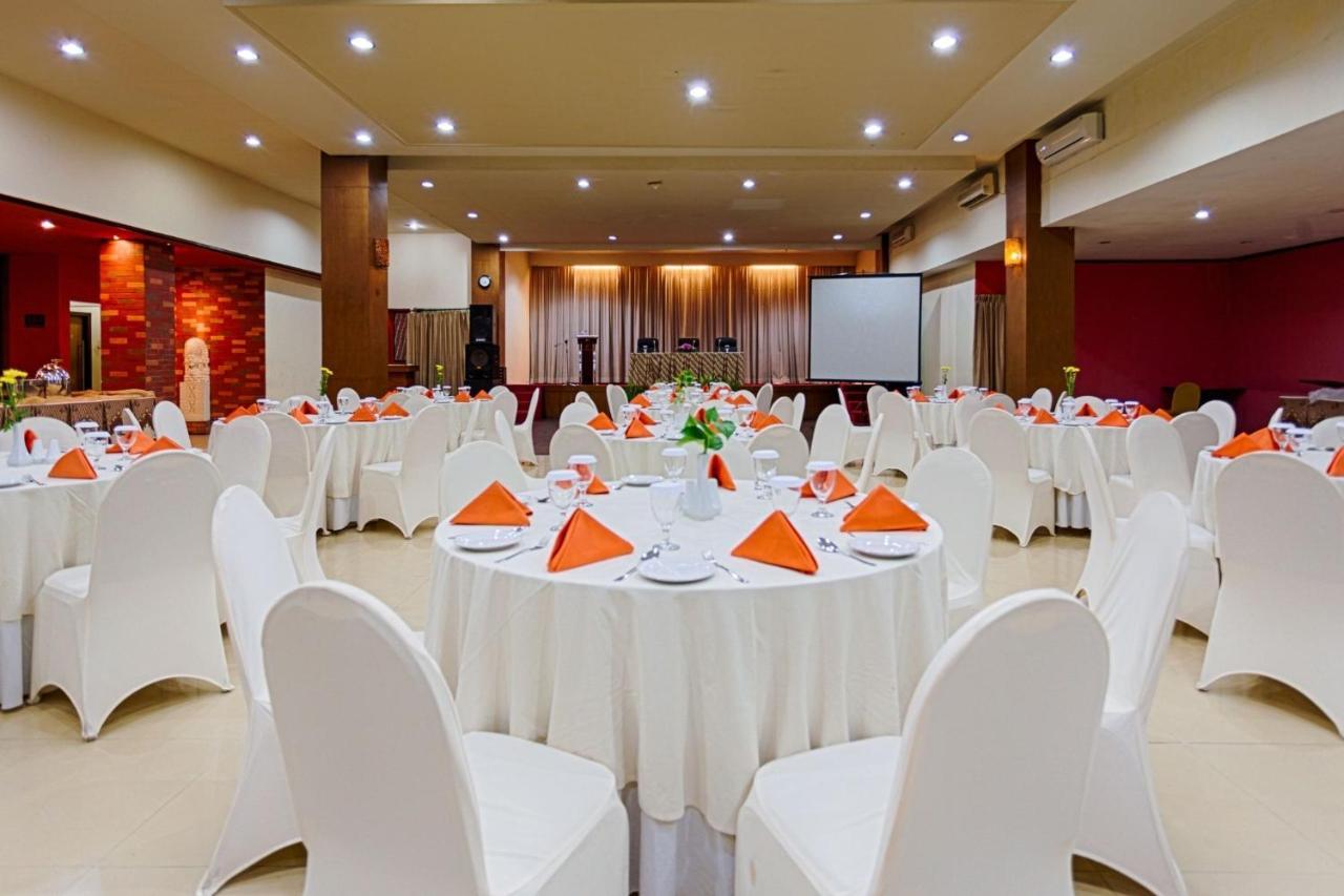 Hotel Montana Malang Exterior photo
