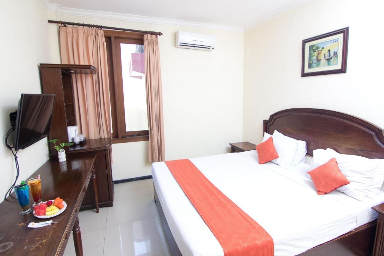Hotel Montana Malang Exterior photo