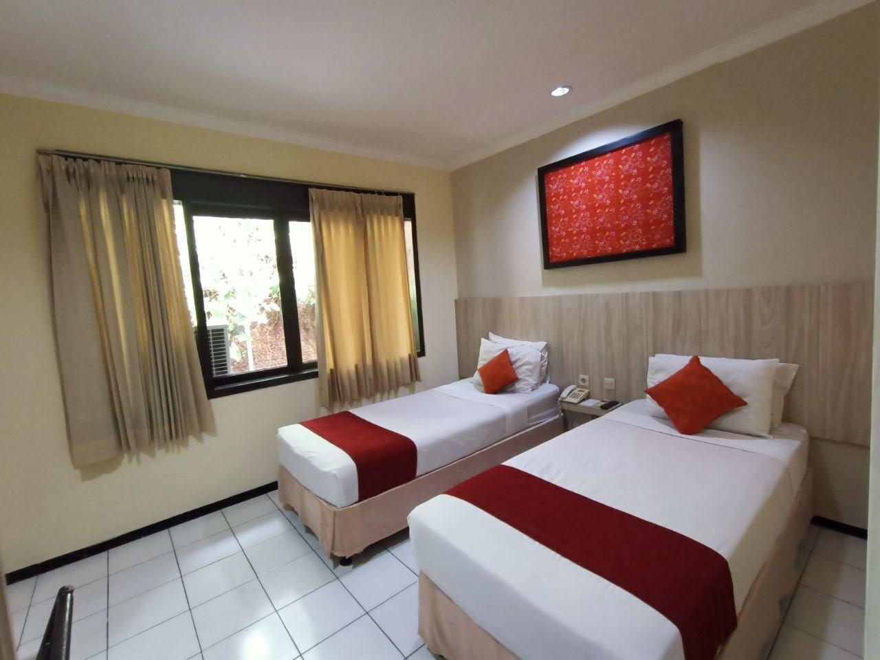 Hotel Montana Malang Exterior photo