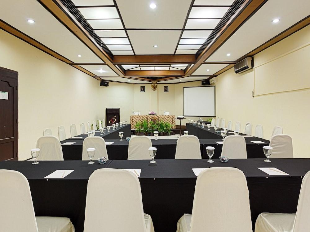 Hotel Montana Malang Exterior photo