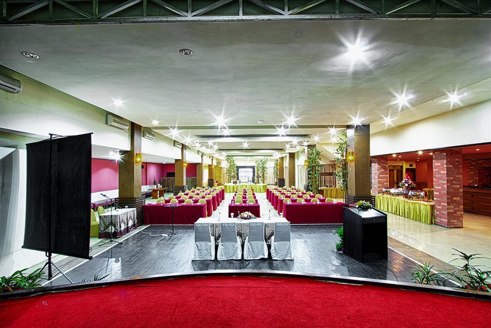 Hotel Montana Malang Exterior photo