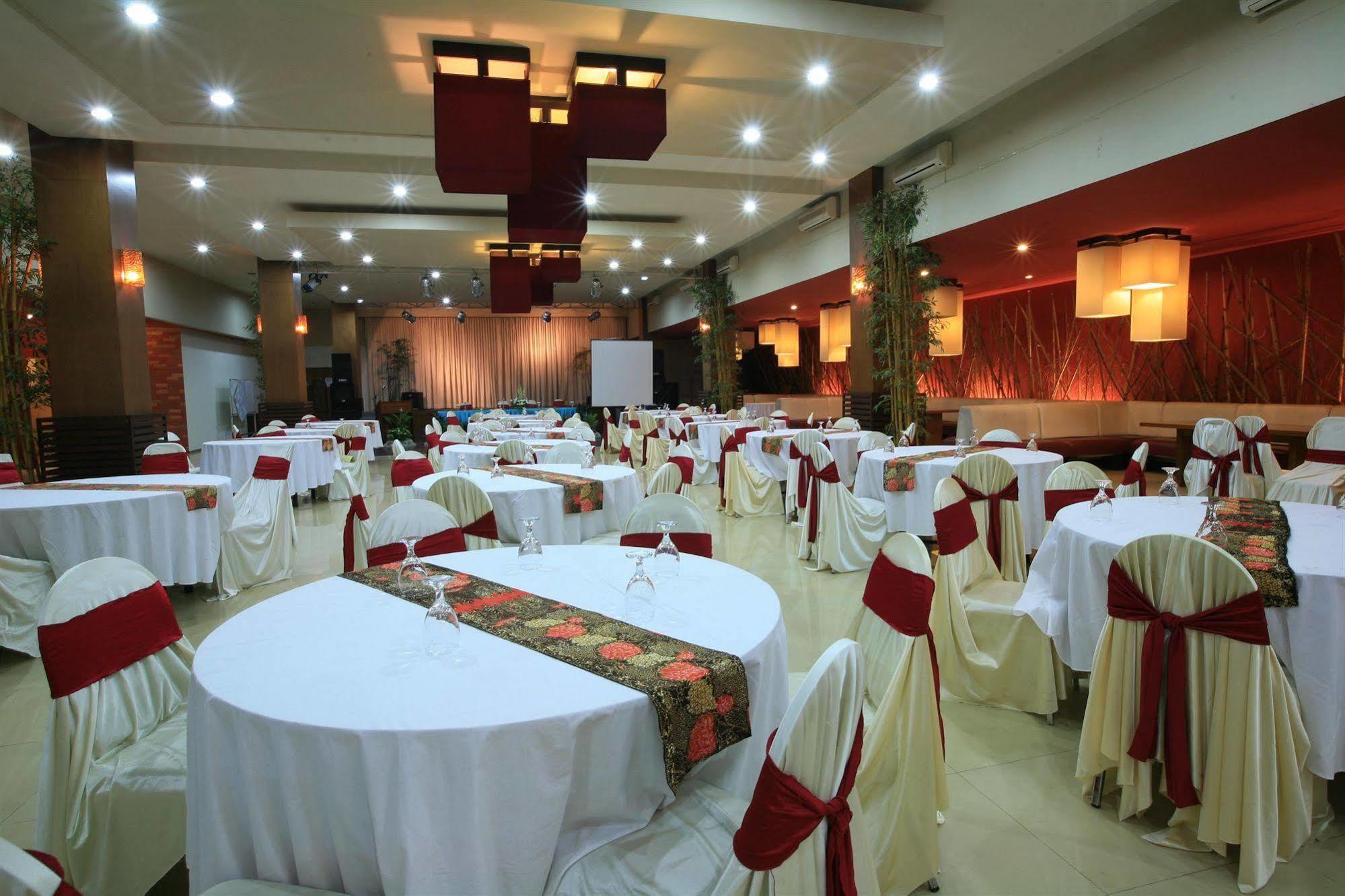 Hotel Montana Malang Exterior photo