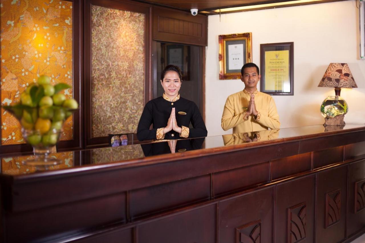 Hotel Montana Malang Exterior photo